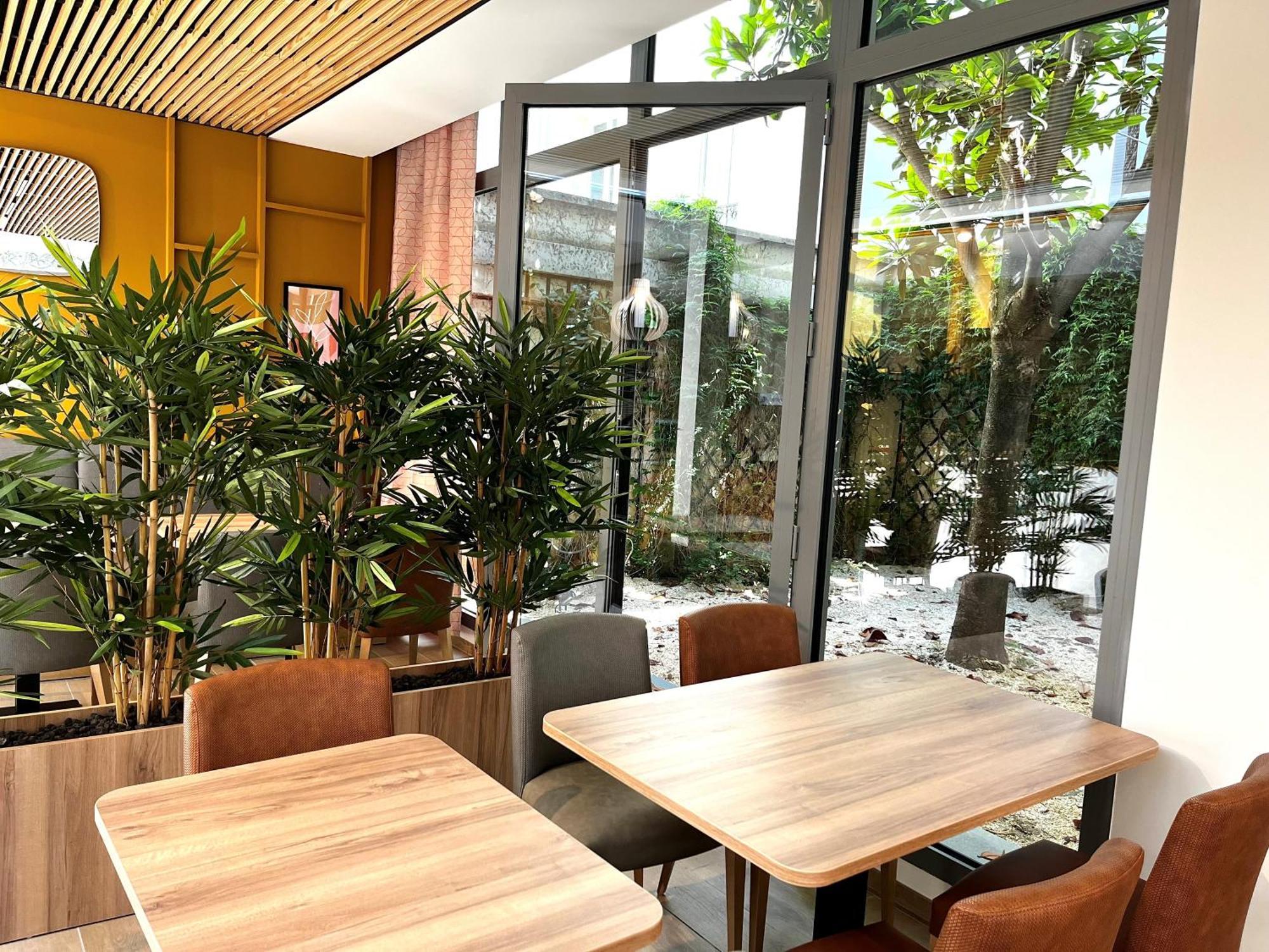 Hotellerie L'enclos Rey Hotel *